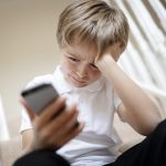 enfant face au cyberharcèlement