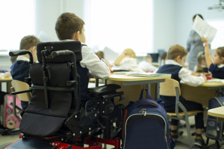 enfant handicapé à l'école
