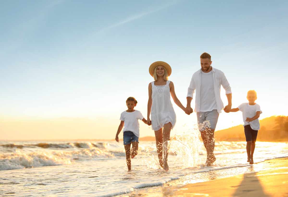Vacances famille plage bord de l'eau