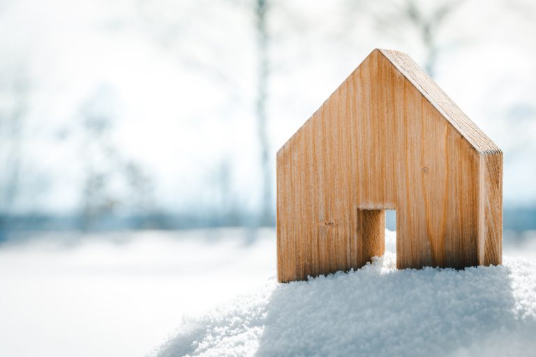 maison sous la neige