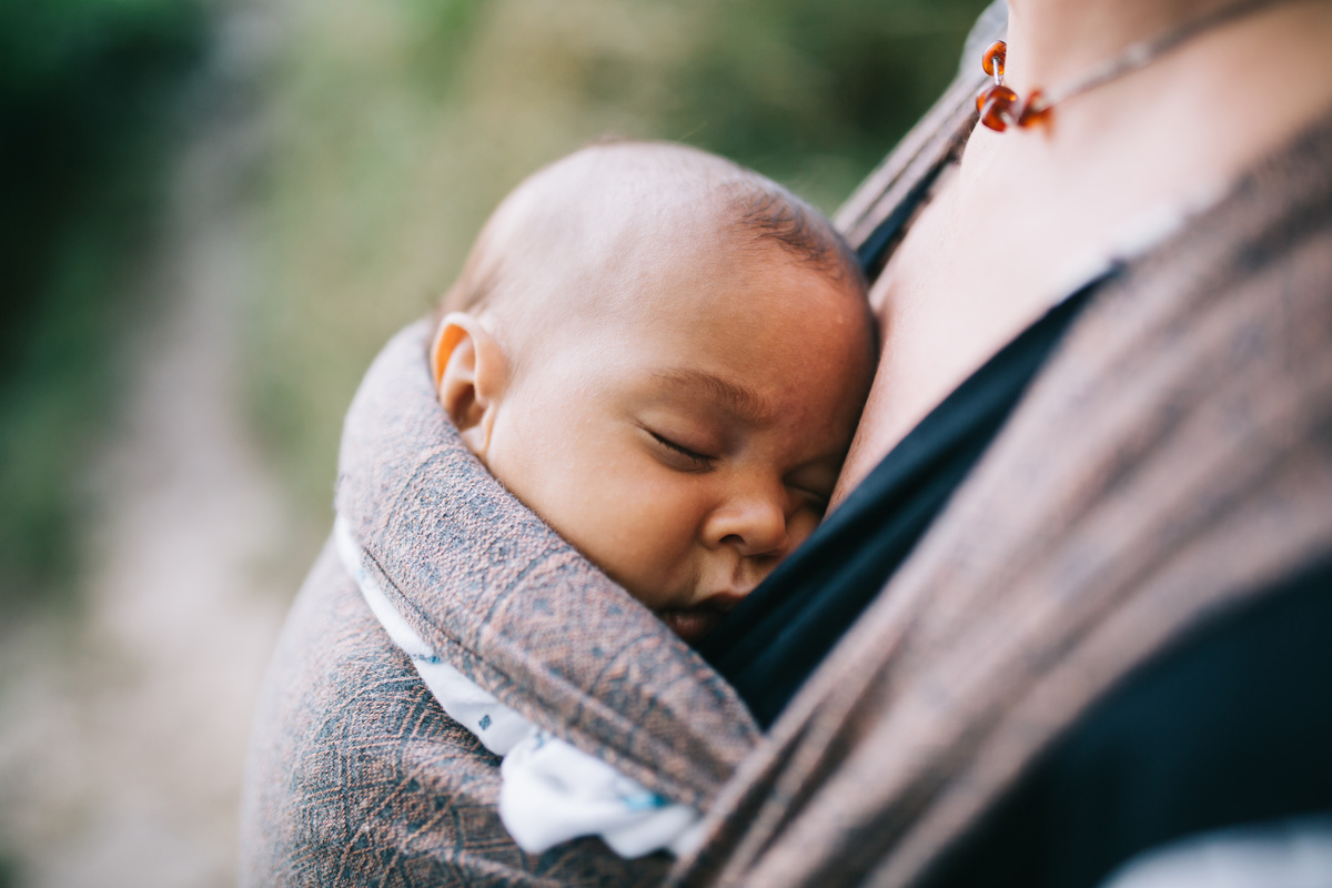 nourrison adopté en portage maman
