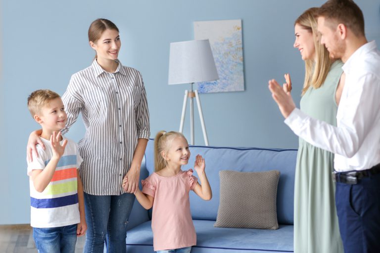 parents et assistante maternelle