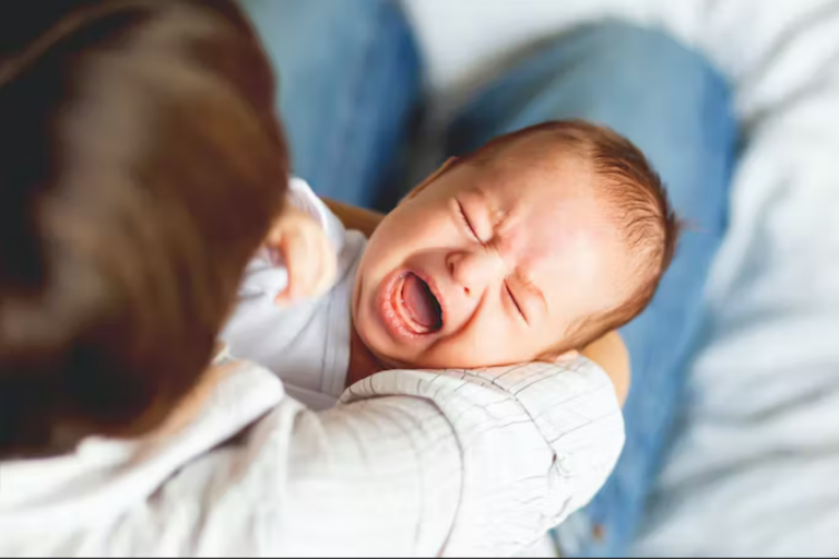 bébé qui pleure