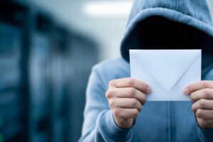 Illustration d'une dénonciation CAF anonyme par lettre